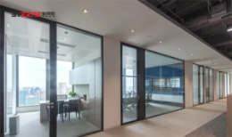 全景玻璃隔断：打造未来办公空间新风尚