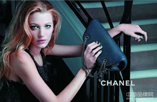 美国女星Blake Lively成为Chanel包款Mademoiselle的比较新代言人