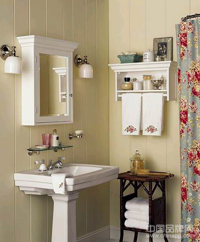 浴室镜柜的清洁与保养技巧