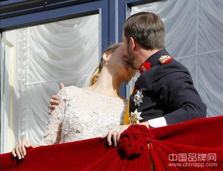 比利时女伯爵大婚 全球王室婚礼大比拼(图2)