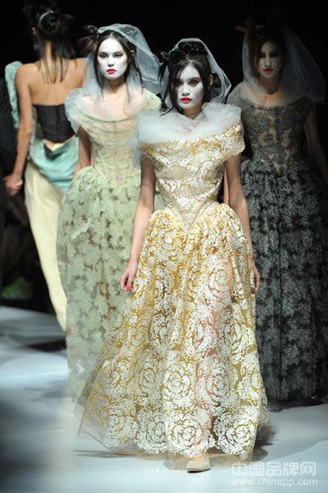 Vivienne Westwood 上海时装周女装秀颠覆传统(图2)
