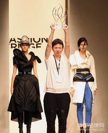 盘点走在时尚前沿的华人设计师(图2)