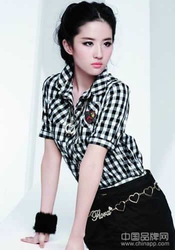 刘亦菲 格子衬衫+短裙