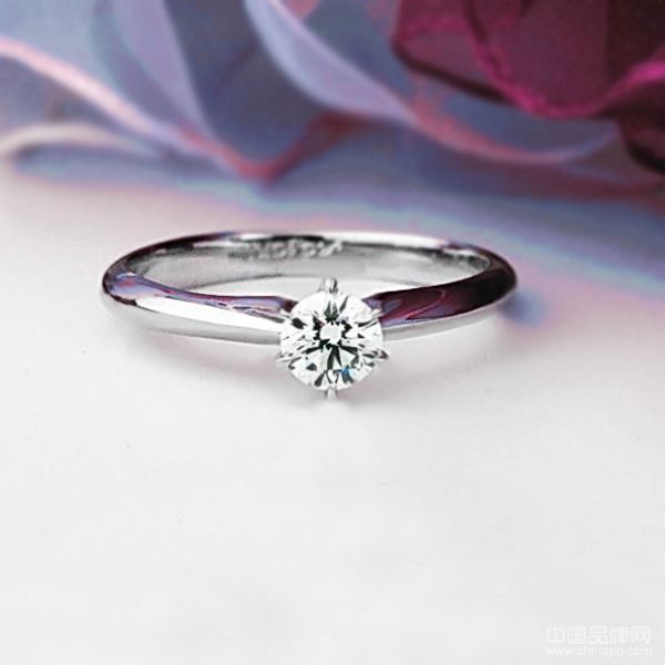 如何挑选结婚钻戒 挑选结婚钻戒的方法