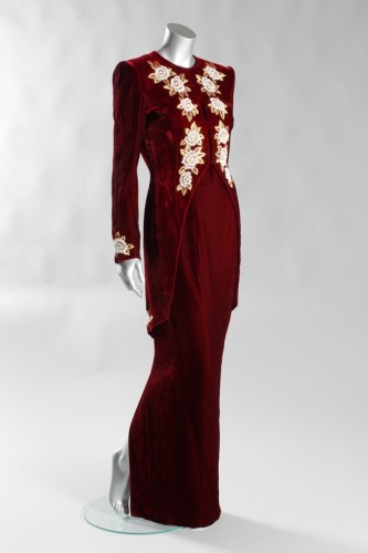 戴安娜王妃生前经典礼服裙将被拍卖
