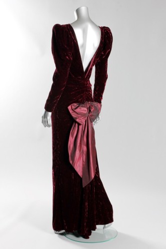 戴安娜王妃生前经典礼服裙将被拍卖