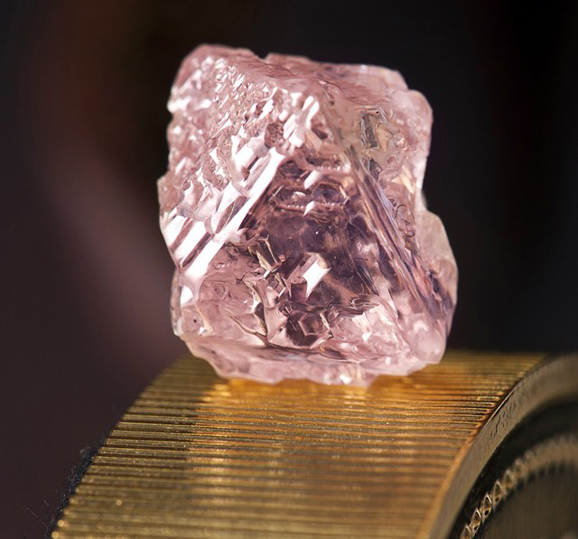 至尊奢华 澳大利亚出土最大粉红色钻石