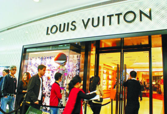 亚洲游客贡献欧洲奢侈品收入6成 购买力疯狂