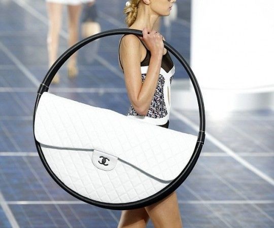 Chanel缩略版呼啦圈包开卖 零售价2400美元