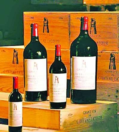 315瓶不同年份的波尔多红酒卖出了近100万美元的高价。