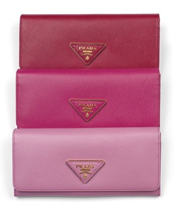 令人心花怒放的红色、挑红以及粉红色的Prada钱包