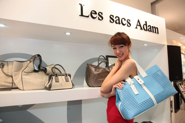 名模宋姗姗小姐展示Les sacs Adam 皮具