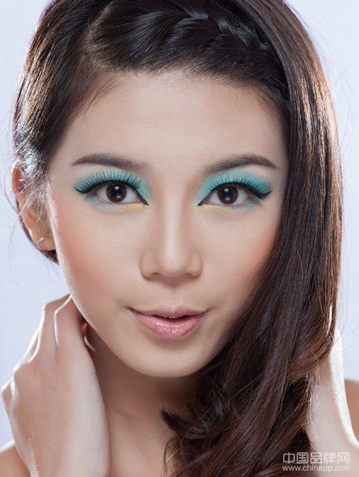 双色眼影要怎么画