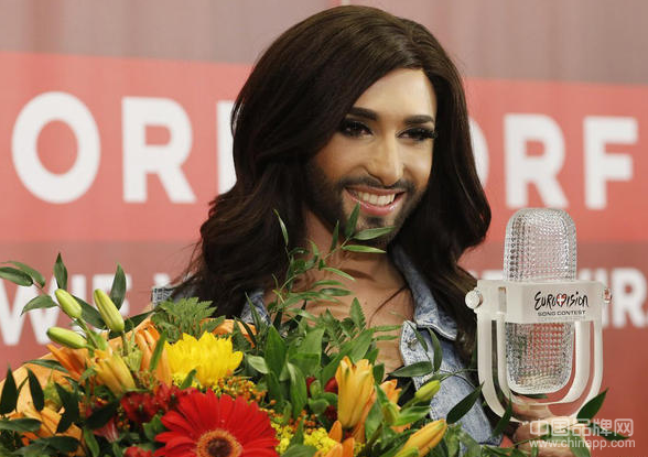 大胡子美女歌手夺欧洲歌唱大赛冠军