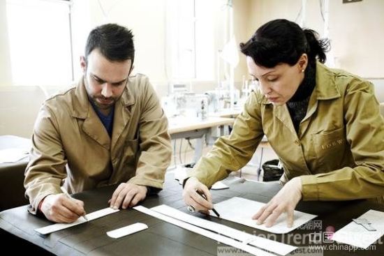西班牙奢侈品牌Loewe开办皮革技师学校