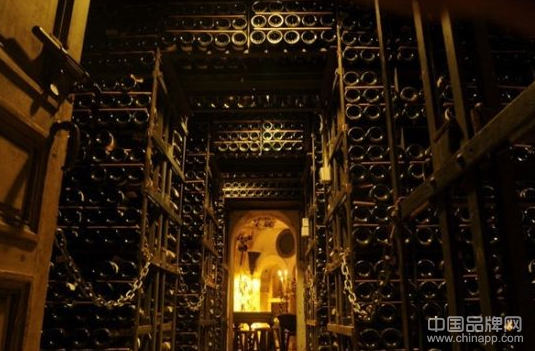 葡萄酒保存指南：酒柜还是私人酒窖？