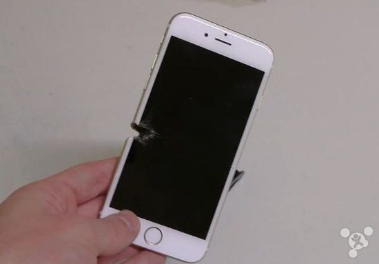 iPhone 6惨遭角磨机虐待 触屏仍可使用