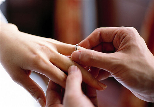 灵魂系带 关于结婚钻戒背后的美好寓意
