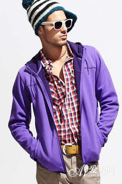 紫色男士卫衣搭配什么好看