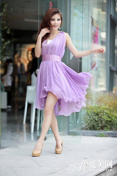 紫色雪纺连衣裙搭配什么鞋子