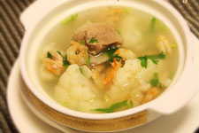 花椰菜虾米排骨汤
