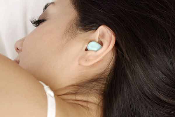 可穿戴智能设备YONO：入耳式受孕期追踪器1