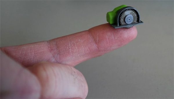 全球比较小的电锯面世：3D打印 威力不小1