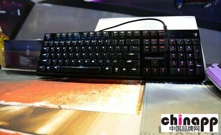 全球首款免电烙铁更换轴体的机械键盘RGB金属机械键盘1