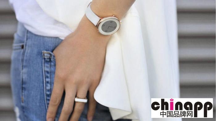 鼻祖发力 Pebble推出首款圆形智能手表主打超薄2