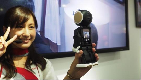 夏普机器人智能手机亮相 明年年初在日本发布2
