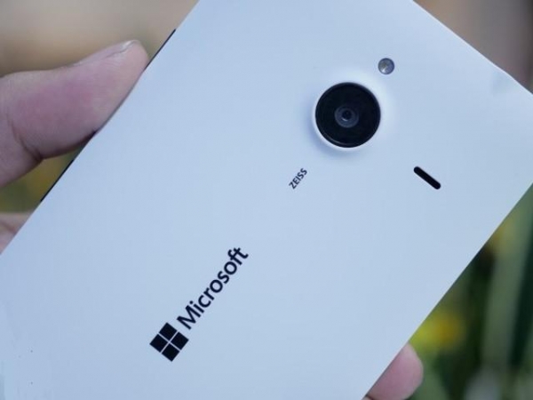 疑似微软Lumia 850曝光 金属边框 5.7英寸屏1