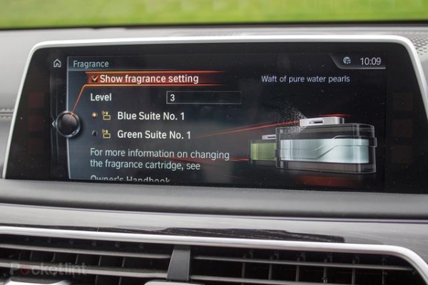 新款宝马7系11个科技功能盘点 遥控停车比较酷5