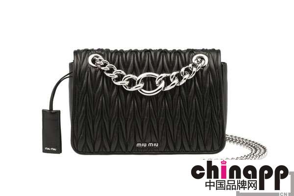 缪缪推出全新Miu Miu Club手袋2