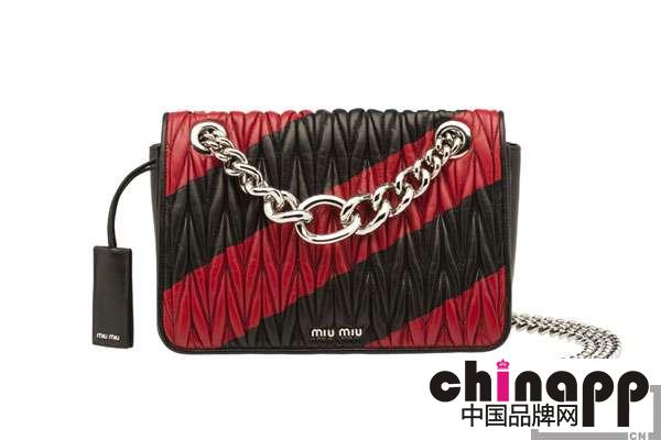 缪缪推出全新Miu Miu Club手袋1