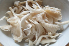 凤尾菇的做法：风尾鸡汤