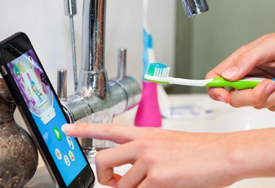 这个牙刷可以让孩子将刷牙变成游戏1