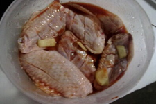 家常烤鸡翅的腌制方法
