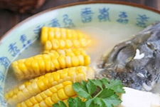 酸菜炖鱼头汤