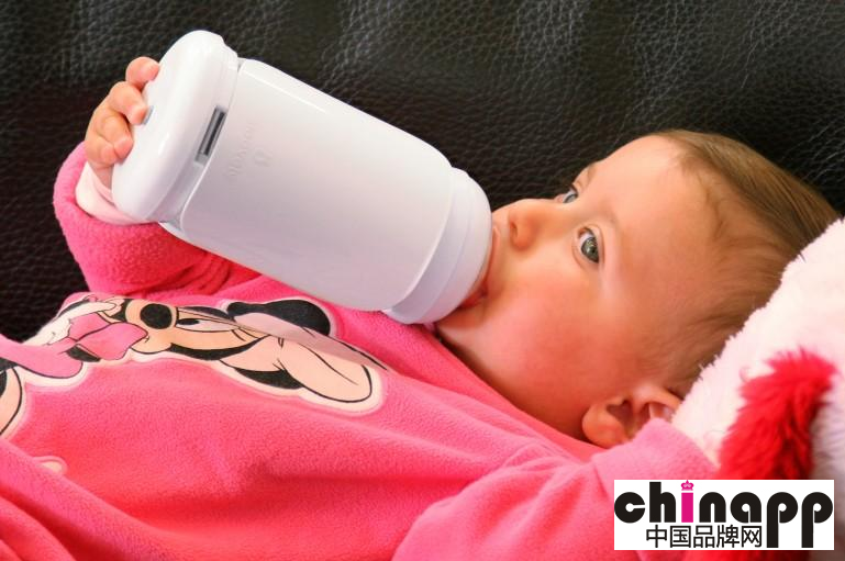 Sleevely智能奶瓶套 自动监测宝宝吃奶情况1
