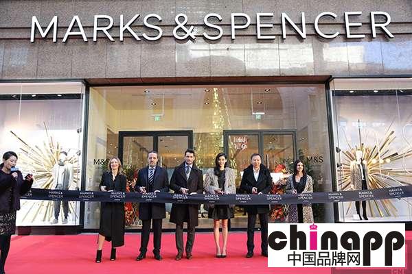 国际超模David Gandy与奚梦瑶为Marks&Spencer北京世贸店开业剪彩1