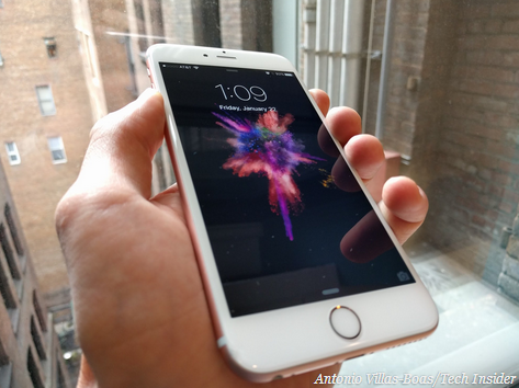 传iPhone 8或使用OLED曲面屏 超薄又省电1