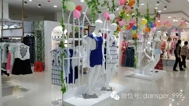 热烈庆贺丹诗格尔女装延安吴起加盟店盛大开业！3