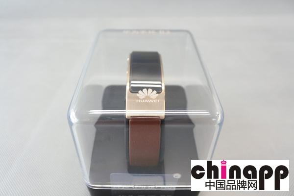 采用3D曲面：华为手环TalkBand B3亮相1