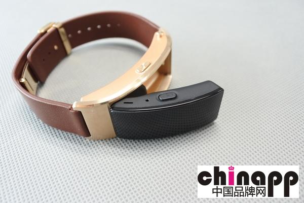 采用3D曲面：华为手环TalkBand B3亮相5