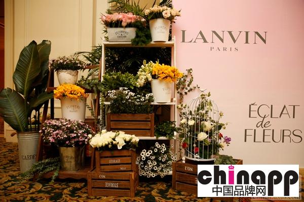 标志性的花朵图案：LANVIN光韵推出新成员花韵香水3