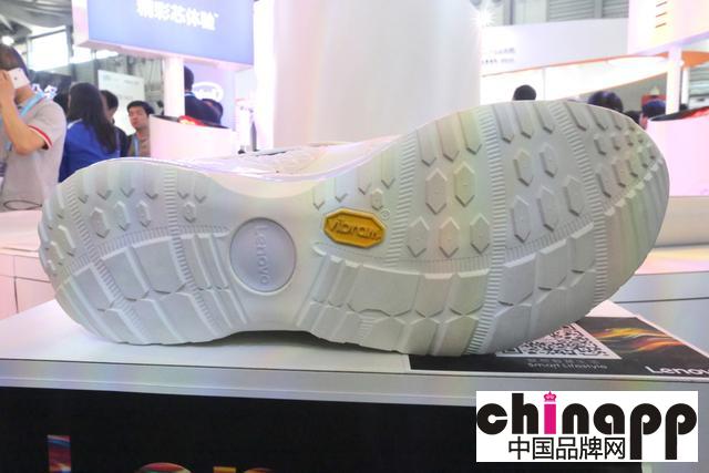 联想推出全新智能运动鞋The Lenovo smart shoe2