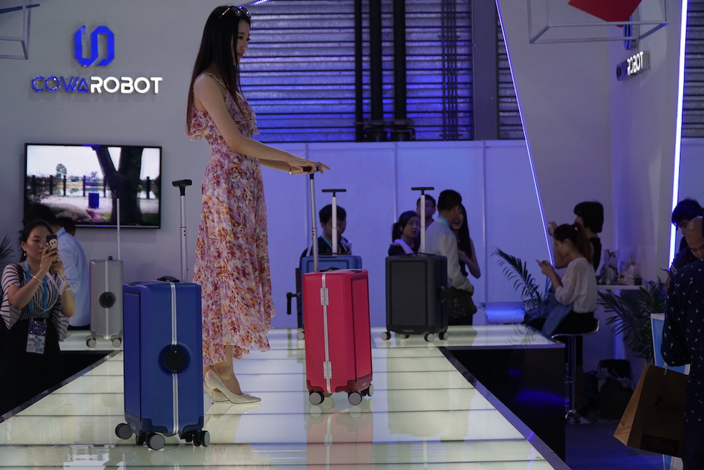 不需要人力再推动：COWAROBOT新款智能旅行箱发布5