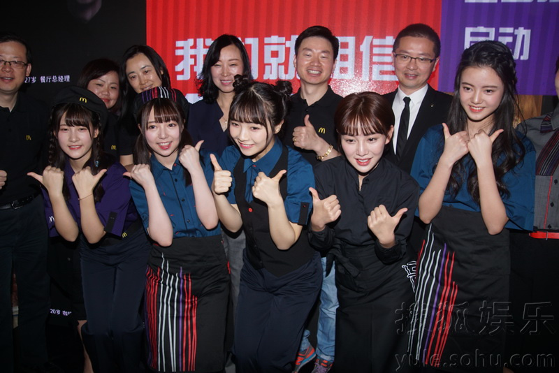 SNH48上演“制服诱惑”为520全国招聘周启动活动站台造势5