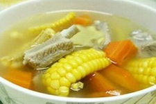 如何炖排骨汤—胡萝卜玉米排骨汤