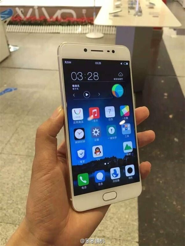 vivo X7/Plus真机亮相：圆润外形/质感出众3